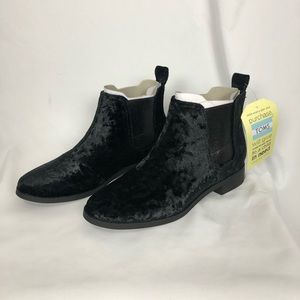 New TOMS black velvet shoes